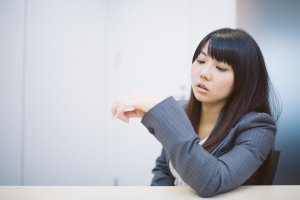 怒っている女性